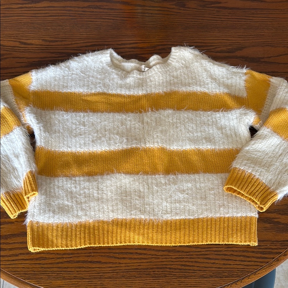 Chelsea & Violet Yellow and White Crew Neck Sweater